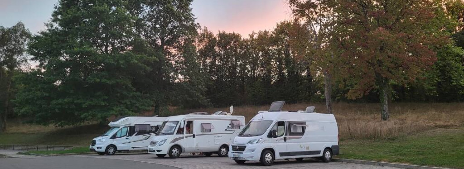 BORNE DE SERVICE CAMPING-CAR