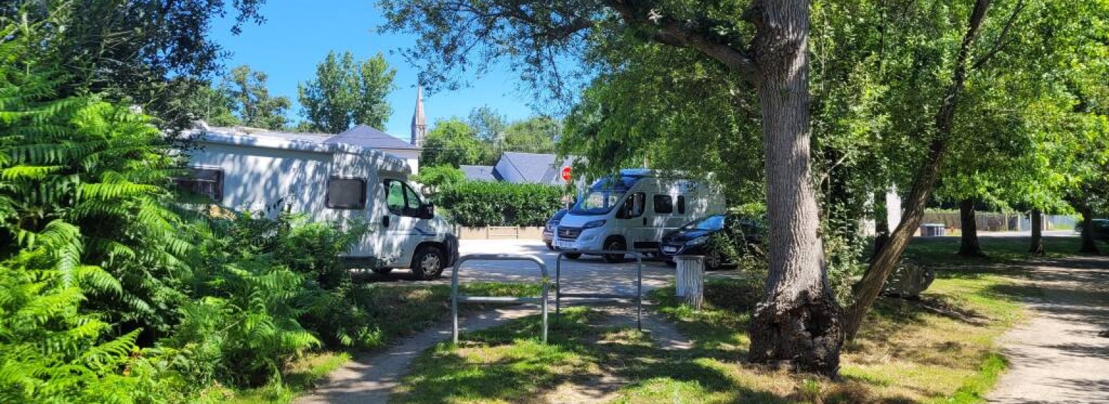 AIRE DE STATIONNEMENT BOIS JOALLAND