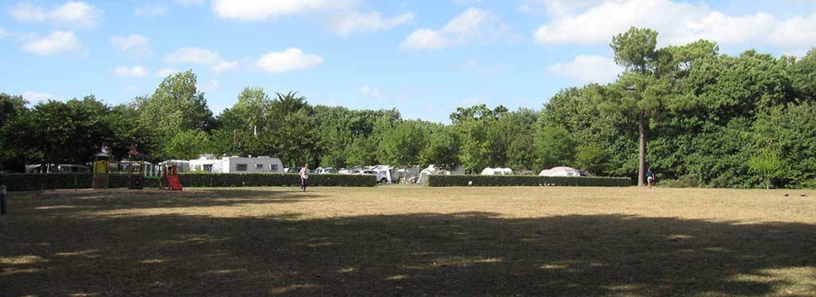 EMPLACEMENTS AU CAMPING LE BOIS DU BOUQUET