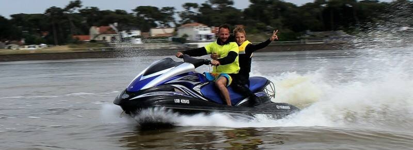 JET SKI AVEC DELTA JET