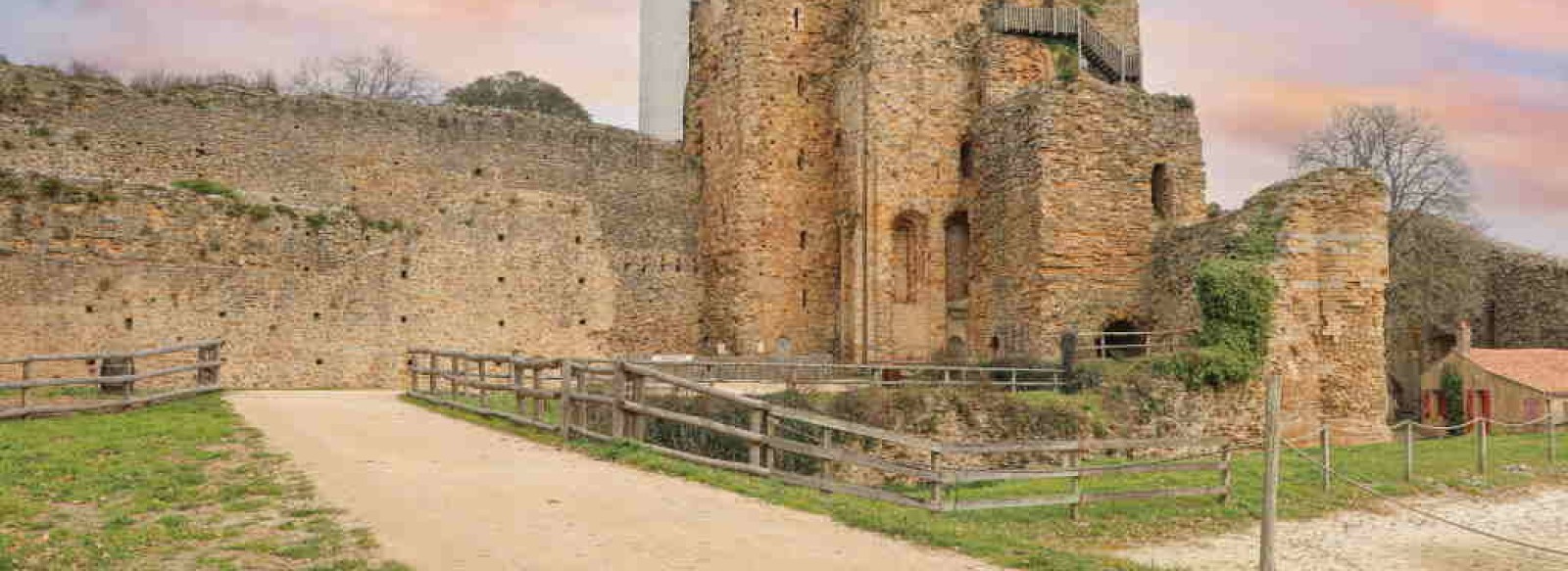 VISITE DE LA FORTERESSE DE TALMONT