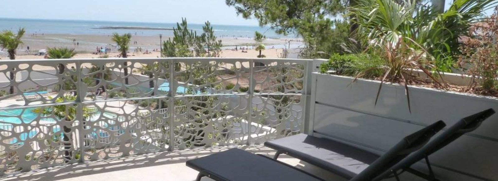 En Front de mer, neuf et tout confort dans residence avec piscine, jacuzzi et acces direct plage centrale