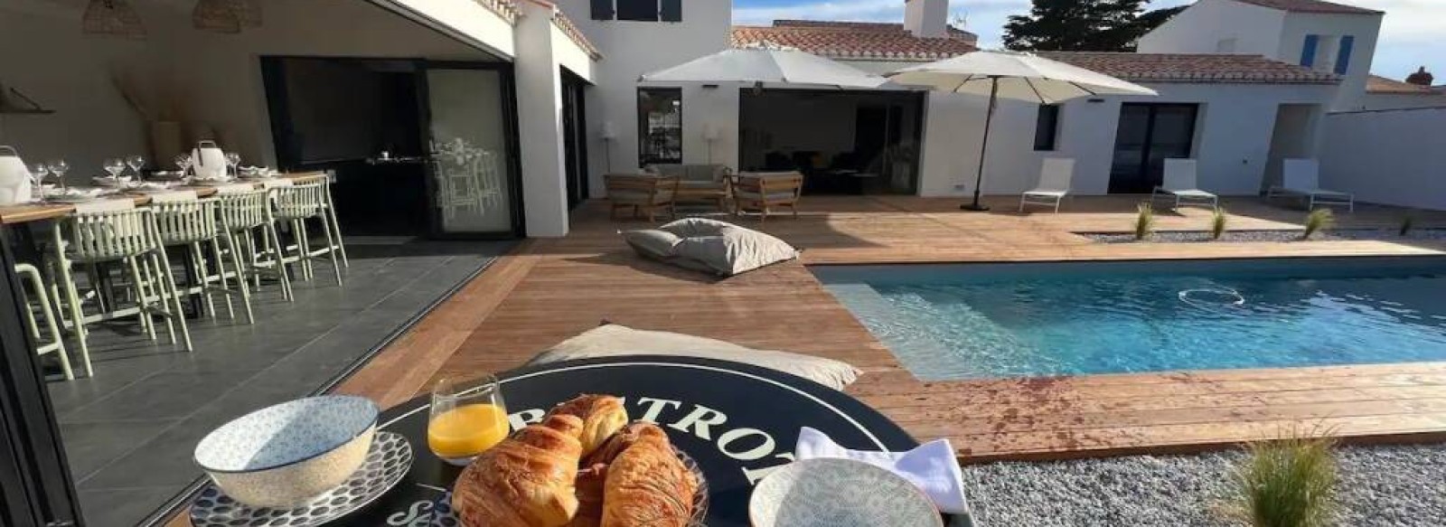 VILLA LA BOSSE AVEC PISCINE CHAUFFEE + TERRAIN DE BOULE ET PROCHE PLAGE SUR L'ILE DE NOIRMOUTIER