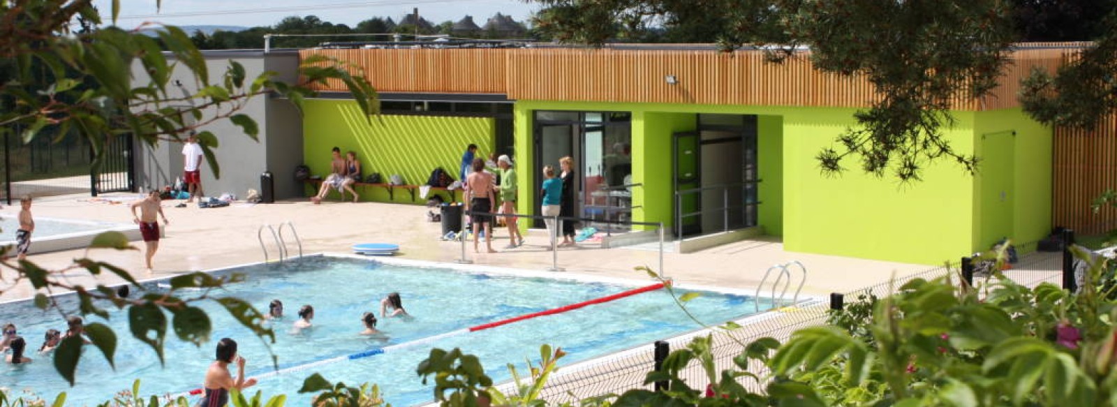 PISCINE DE LASSAY-LES-CHATEAUX