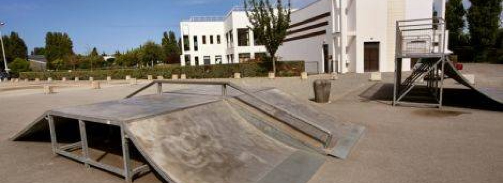 Skate park - aire de glisse urbaine