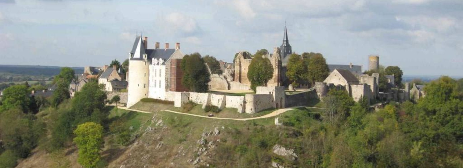 SAINTE-SUZANNE, PETITE CITE DE CARACTERE ET PLUS BEAUX VILLAGES DE FRANCE