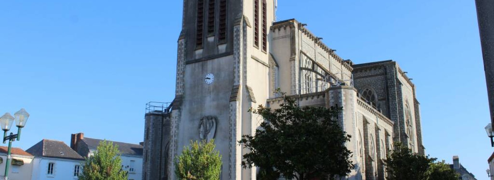 EGLISE SAINT-PIERRE-AUX-LIENS